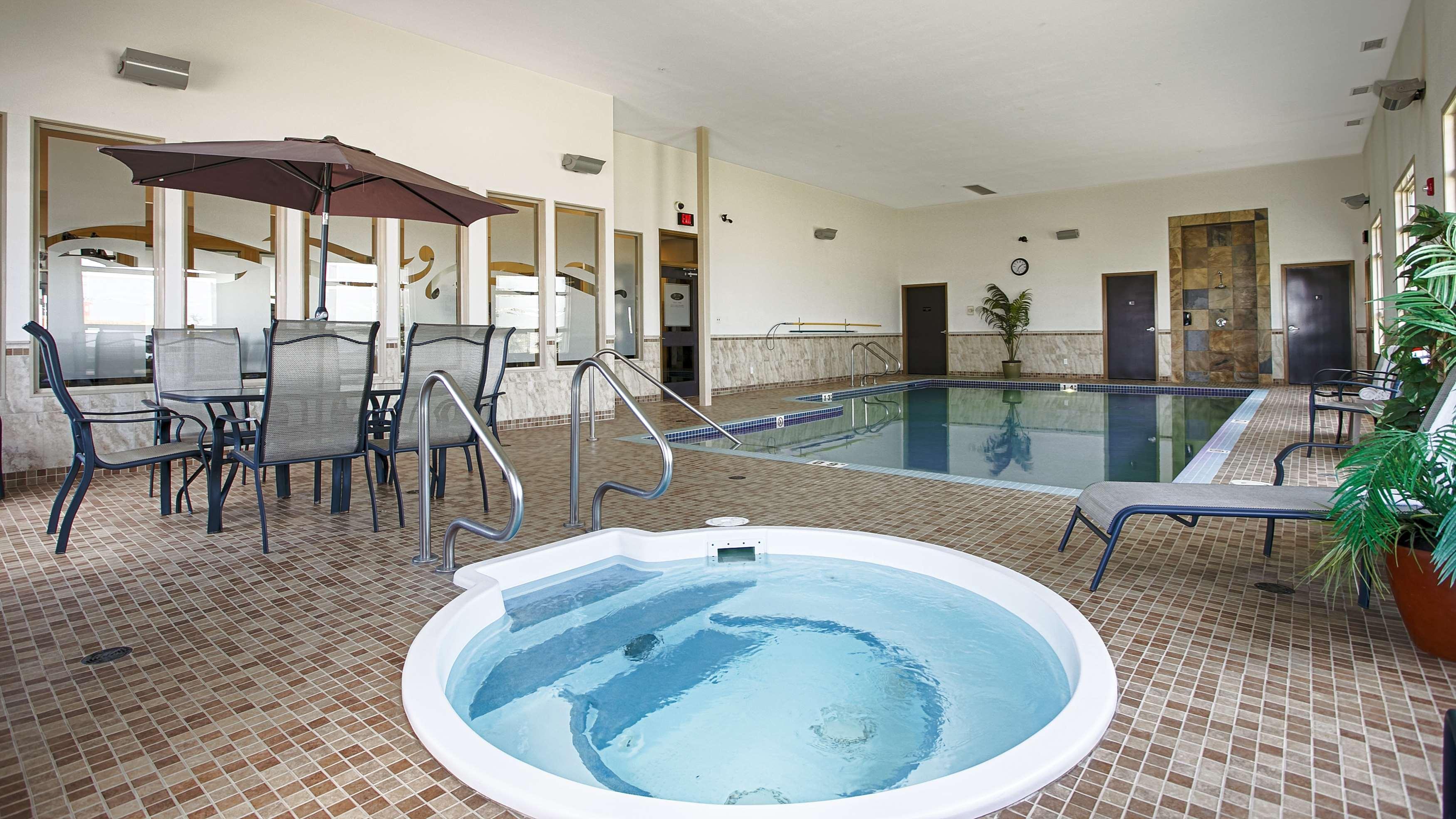 Best Western Wainwright Inn & Suites Zewnętrze zdjęcie