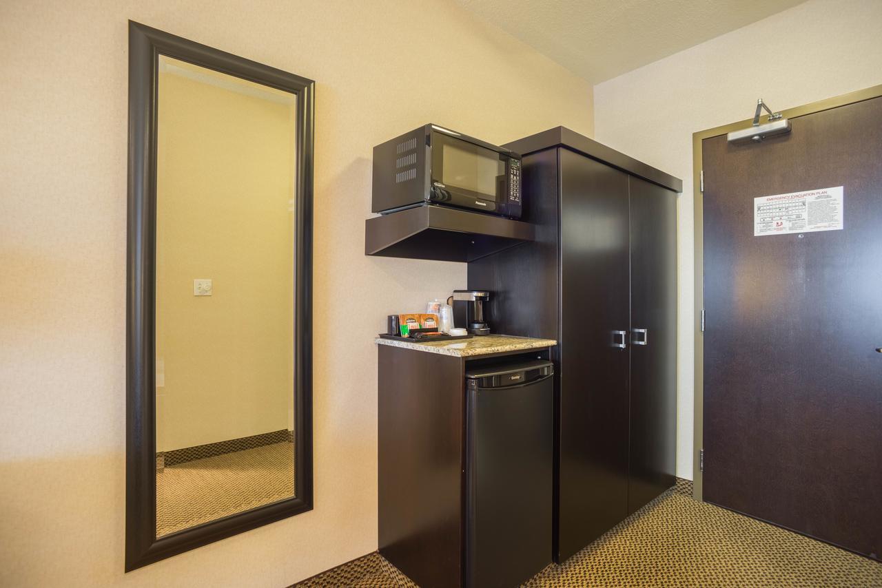 Best Western Wainwright Inn & Suites Zewnętrze zdjęcie