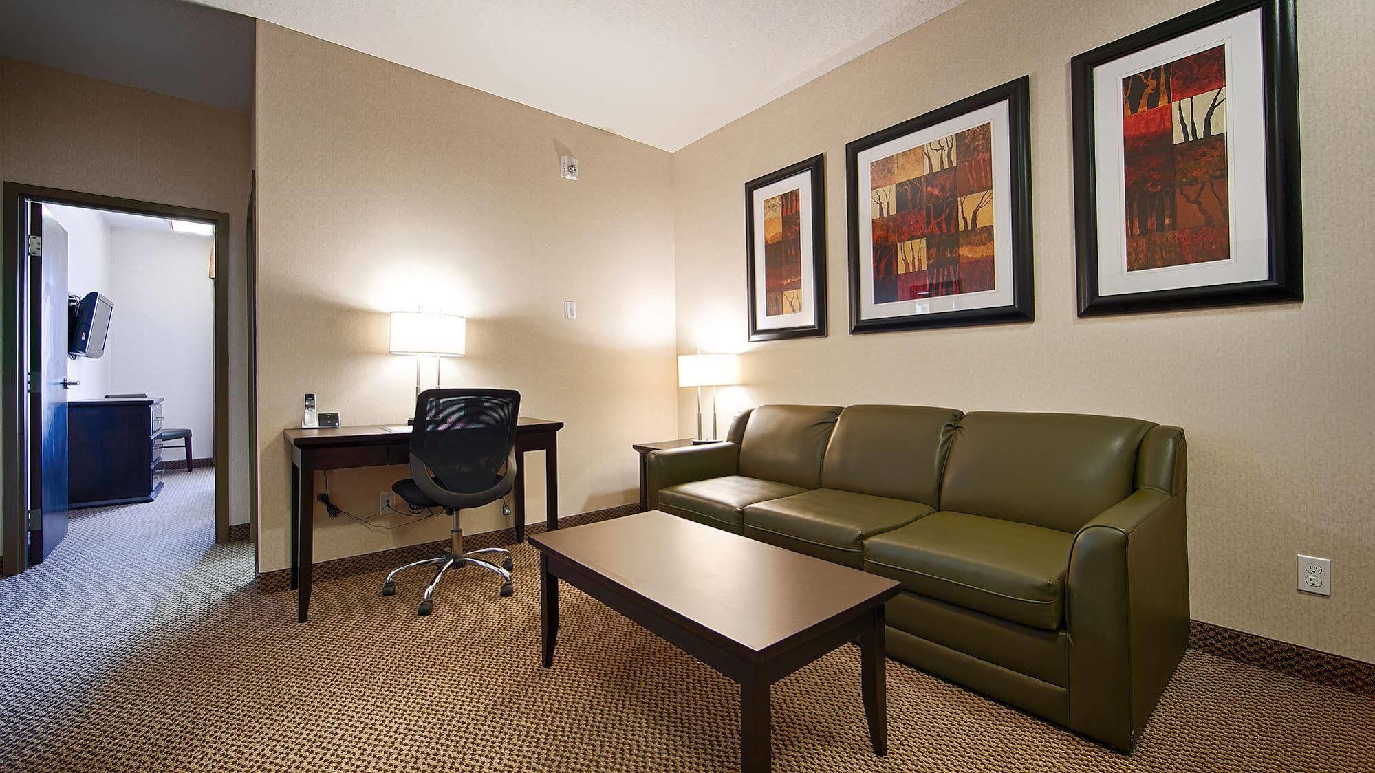 Best Western Wainwright Inn & Suites Zewnętrze zdjęcie