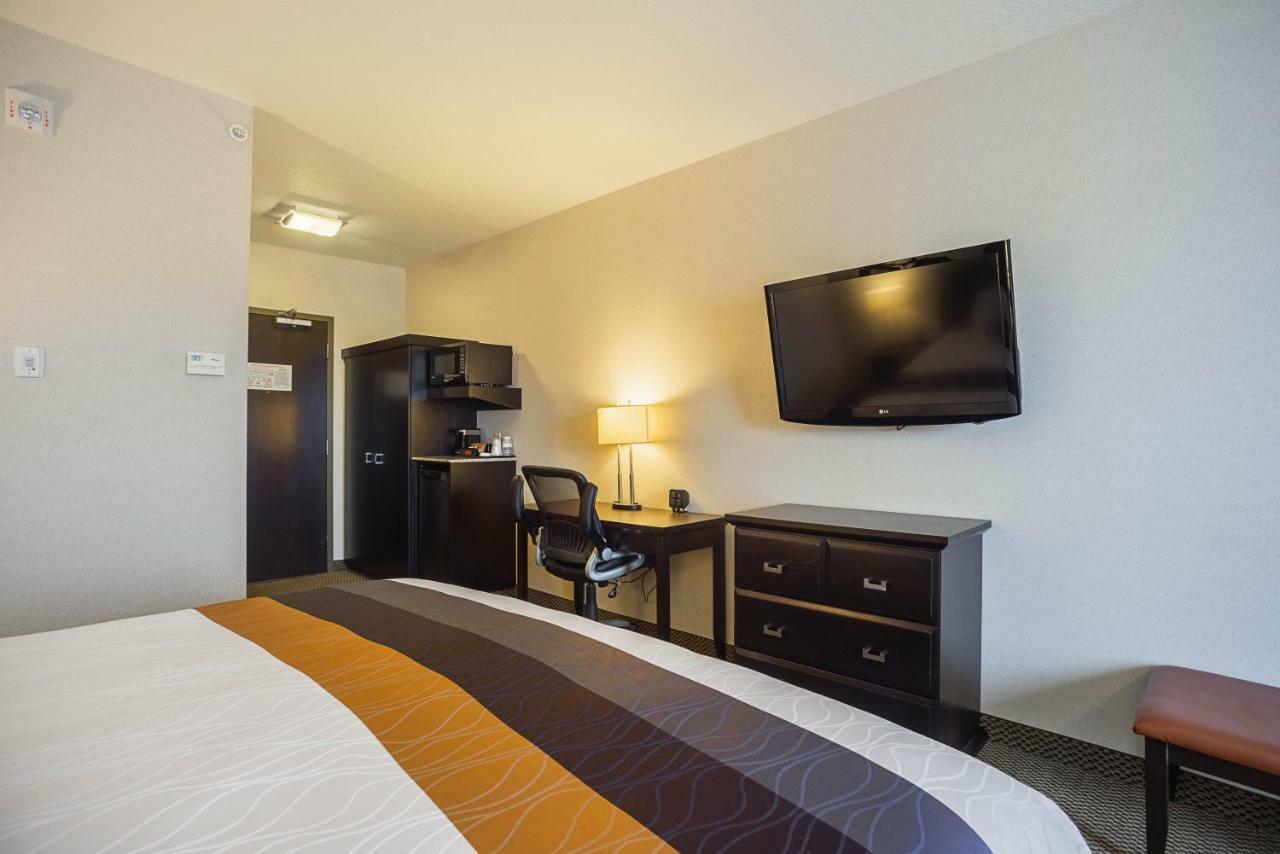Best Western Wainwright Inn & Suites Zewnętrze zdjęcie
